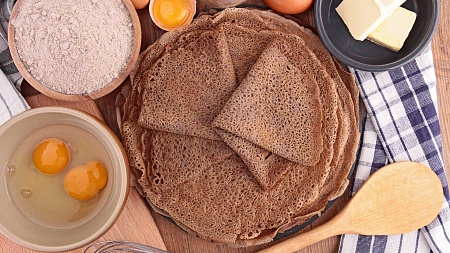 Crêpes de sarrasin garnies de pommes